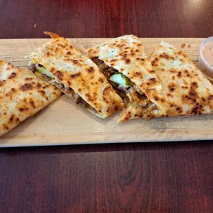 Cheeseburger quesadilla