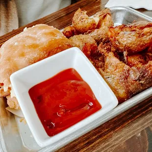 food, chicken wings and fried chicken