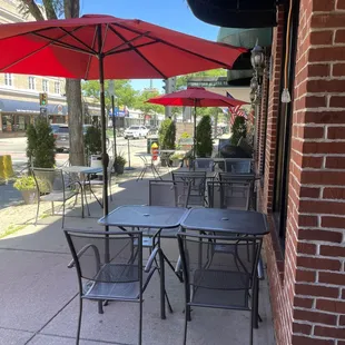 Byblos&apos; sidewalk seating