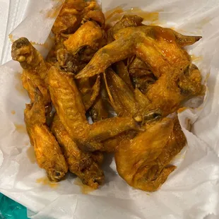 a basket of fried wings