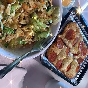 Salad bar &amp; pepperoni bread