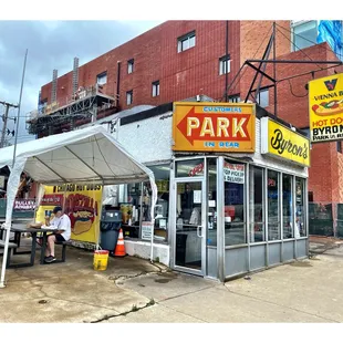 Byron&apos;s Hot Dog Haus. (Irving Park Rd /Sheffield Ave) Chicago Hotdogs Italian Beef Hamburgers Chicken Fish Sandwiches Salads.Cool!