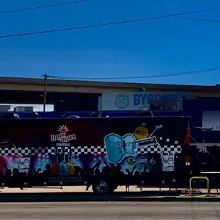 The ROCKBUS at Byron&apos;s with Coach Bob Stoops