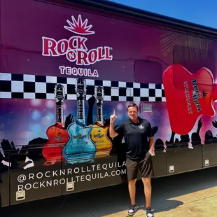 Coach Bob Stoops with The ROCKBUS at Byron&apos;s Liquor Warehouse