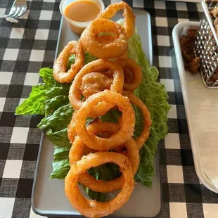 onion rings and lettuce