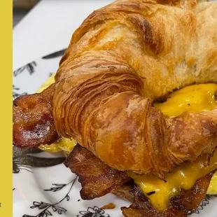 a croissant sandwich on a plate