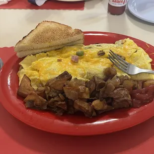 Everything omelet with home fries potatoes &amp; onions with toast