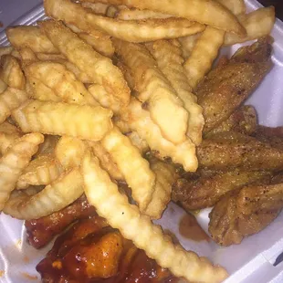 10 peice wings, 1/2 Lemon Pepper 1/2 Sweet Hot &amp; Fries