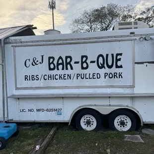 shows a food truck