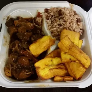 Oxtail, rice and beans, and plantains