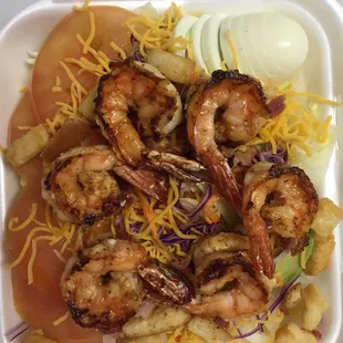 Grill jumbo shrimps chef salad