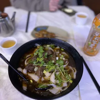 Chongqing Style Roast Beef Mixian Soup