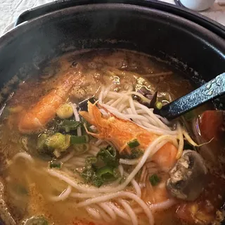 Chongqing Style Seafood Mixian Soup