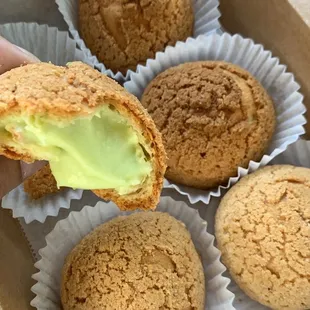 Pandan cream puffs