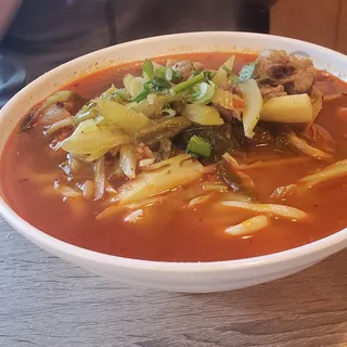 Hot and Spicy Sour Mustard Beef Noodle Soup