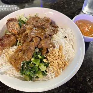 Bun thit nuong cha gio