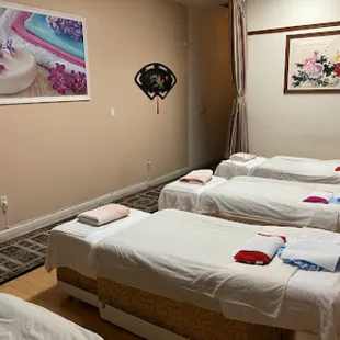 CA Relaxing Station
679 E Nees Ave

Fresno, CA 93720