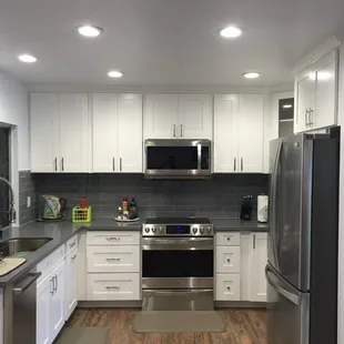 white shaker cabinet