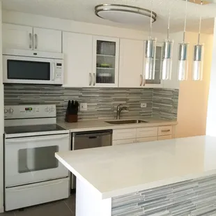 White shaker cabinet