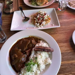 Mole + tinga tostadas + torta