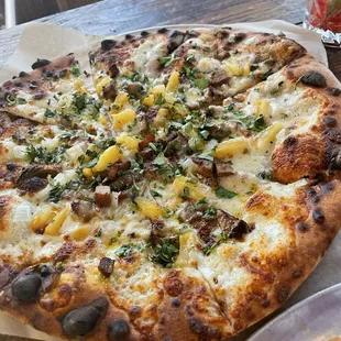 Special of the month carnitas pizza with garlic base