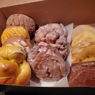 Best bakery in Town! Hands  down. Prices and flavor are the best combination here! You will not regret it, I promise!