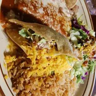 #8 Ocho combination plate: 1 beef taco and 1 cheese enchilada, rice, beans, soup, salad.