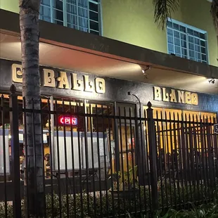 the outside of a restaurant