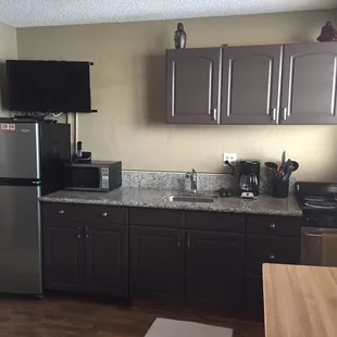 402 kitchen came equipped with items needed to make meals and save on dining out