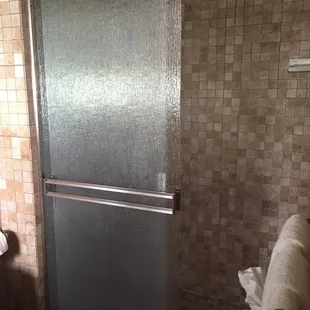 402 nice sized shower with good water pressure