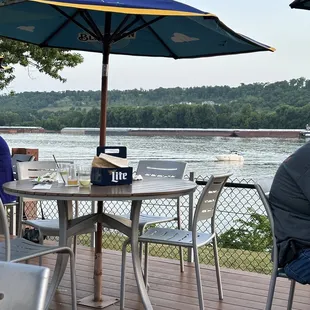 Bad view after asking for a table by the fence