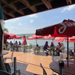 River/umbrella seating