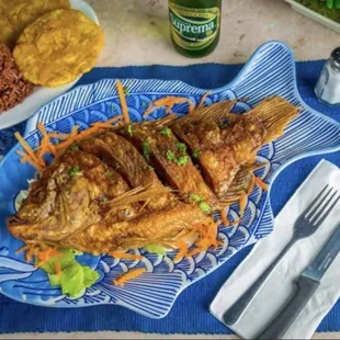 food, chicken wings and fried chicken