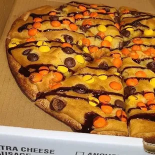 Phone Home dessert pizza! (Reese&apos;s Pieces)
