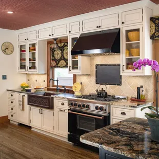 Holiday Kitchens Traditional stlye at their best ! this is a inset painted kitchen, in the Elmwood Neighborhood of Omaha Ne