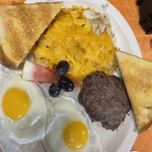 a plate of breakfast foods