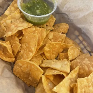 Chips overly fried, tasted like oil