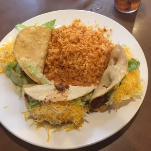 Food looks good. Drinks have been refilled 4 times since seated. My daughter (2) kept saying yummy in my tummy.