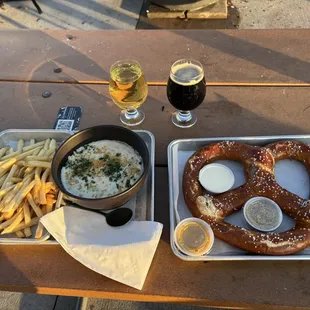 Mac and cheese, fries, and Nordic Knot pretzel, a cider and stout