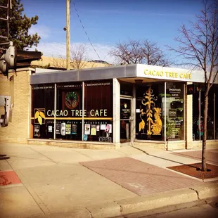 Right beside the railway between Main Street and Washington rests this little gem! 204 Fourth St.