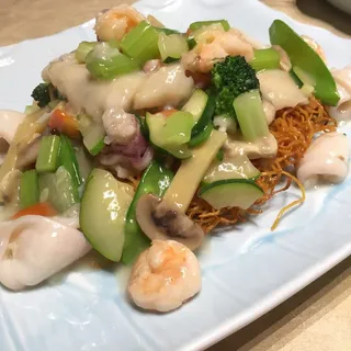 Seafood with Crispy Noodle