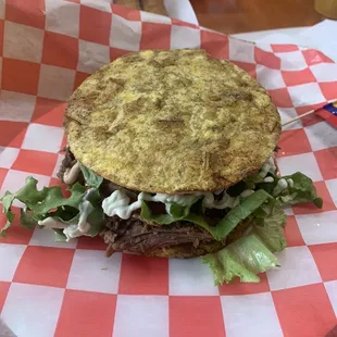 Patacón de Carne Mechada