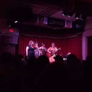 The only halfway decent pic I got of The Carper Family, with Cindy Cashdollar