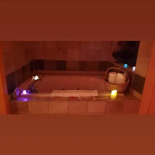 The pictures online do not disappoint! The tub was amazing!
