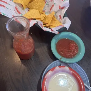 Chips, queso and salsa