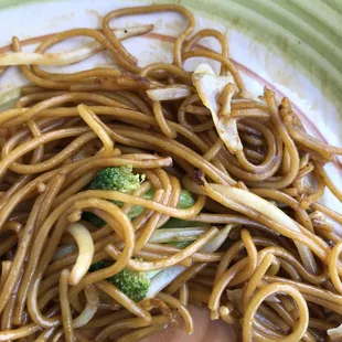 a plate of noodles and broccoli