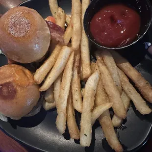 2 Sliders (chicken and burger)