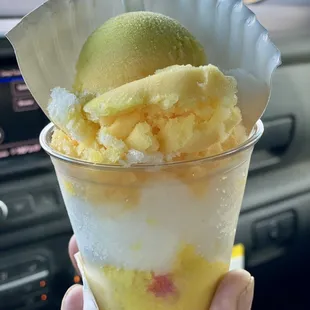 Small 3 flavor cup...mango, lime, banana...