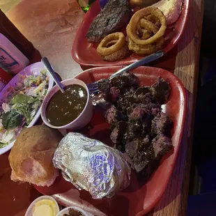 Sirloin steak, cowboys beans, baked/loaded potato, onion rings and bread with butter.