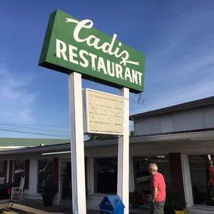 the sign for the restaurant